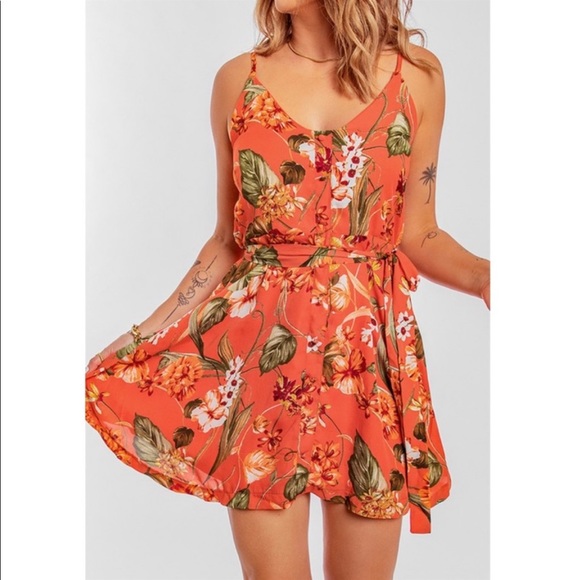 🆕🌷Tropical vibe fit and flare dress w/spaghetti straps, low neck and open back - Picture 2 of 5